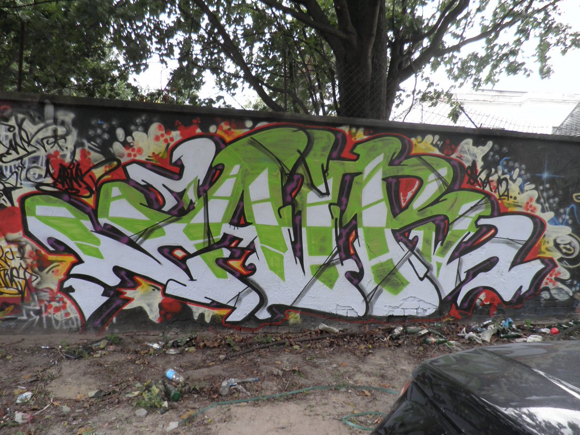 Graffiti Wall - Photo by arit90