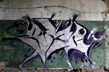 Graffiti Bombing - Photo by arkadoscrew - amore (2013)