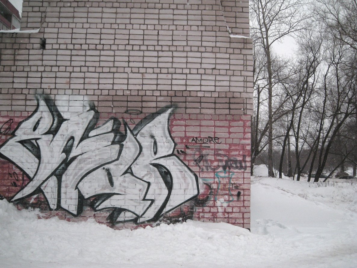 Graffiti Bombing - Photo by arkadoscrew - amore (2013)