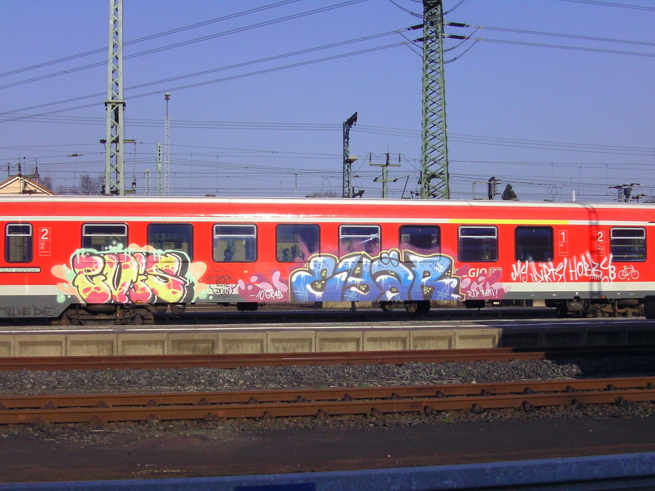 Graffiti Train - Photo by arnonuehm - EVIS, EYÄR (2009)