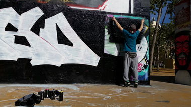 Graffiti Wall in Jardins de les tres xemeneies - Photo by asso (2015)