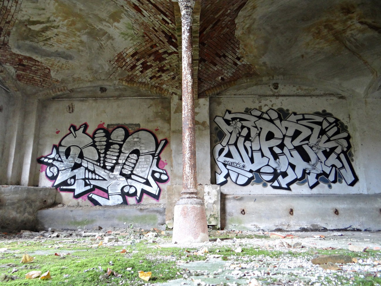 Graffiti Wall - Photo by attackos - RIOE&WECK