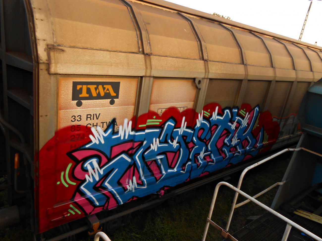 Graffiti Train - Photo by attackos - FREIGHT, FR8TUNEL, WECK