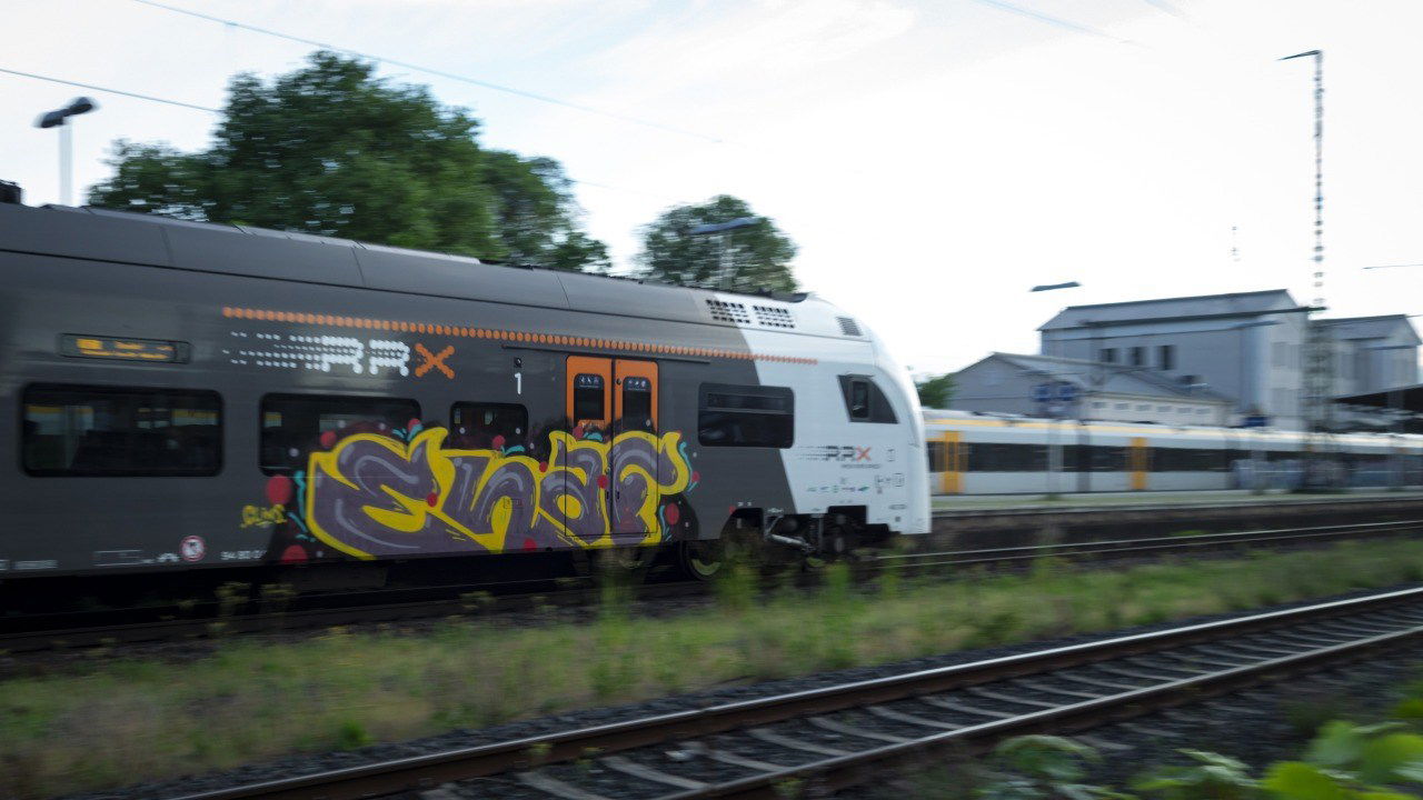 Graffiti Train - Photo by atzpodien477 - enaf, manx (2022)