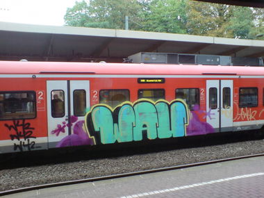 Graffiti Train in Wuppertal - Photo by auslaender - wau, w42, erde