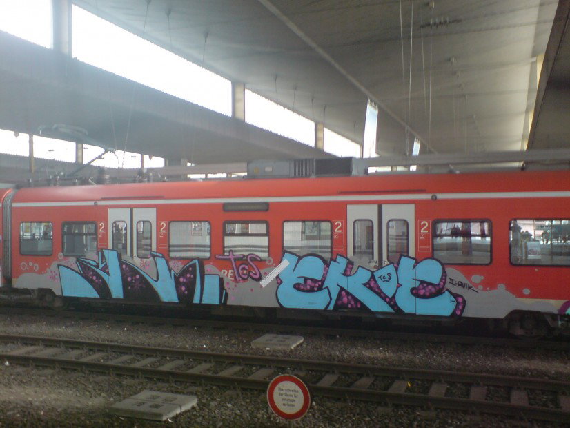 Graffiti Train in Dusseldorf - Photo by auslaender - rim?, eke?, ekoe