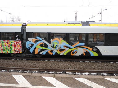 Graffiti Train in Wuppertal - Photo by auslaender - qms, kore?, wuppertal