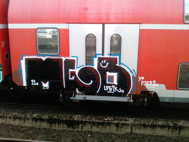 Graffiti Train in Dusseldorf - Photo by auslaender - mbg, logik, düsseldorf (2011)