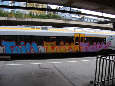 Graffiti Train in Wuppertal - Photo by auslaender - foim, wuppertal