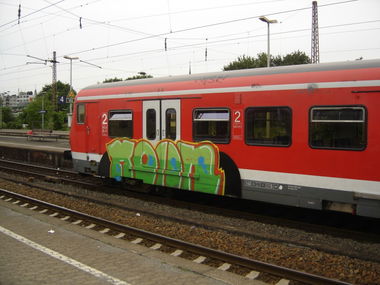 Graffiti Train in Wuppertal - Photo by auslaender - moon, moun, wuppertal