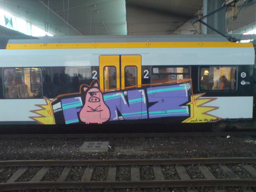 Graffiti Train in Dusseldorf - Photo by auslaender - föns, eurobahn, düsseldorf