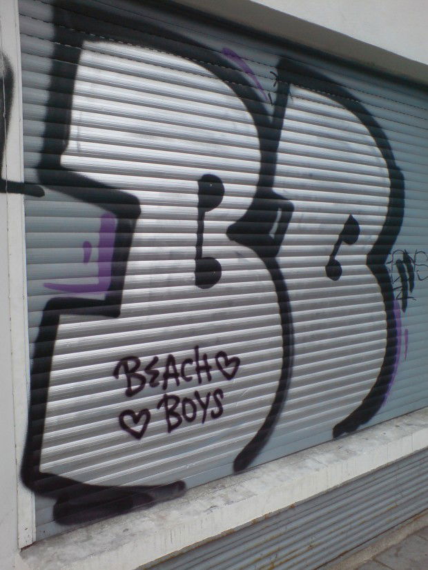Graffiti Bombing in Köln - Photo by auslaender - bb, beach, boys