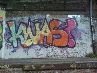 Graffiti Bombing in Wuppertal - Photo by auslaender - kwas, vrs, wuppertal (2009)