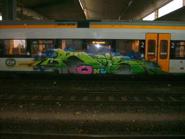 Graffiti Train in Dusseldorf - Photo by auslaender - rois, düsseldorf, eurobahn