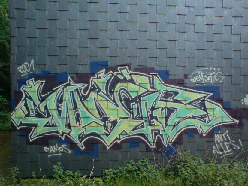 Graffiti Bombing in Wuppertal - Photo by auslaender - weis, oc, wuppertal (2001)