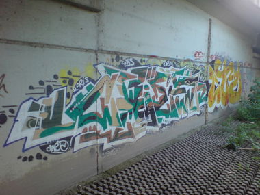 Graffiti Bombing in Wuppertal - Photo by auslaender - ches, itz, wau