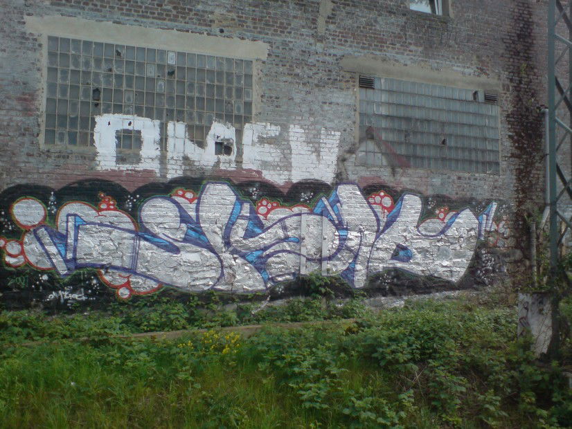 Graffiti Bombing in Wuppertal - Photo by auslaender - shad, wuppertal (2009)