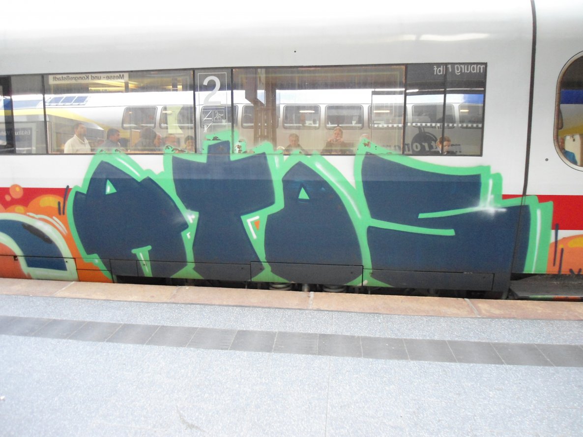 Graffiti Train - Photo by auslaender - atos, hamburg, ice (2013)