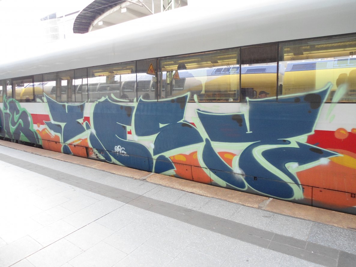 Graffiti Train - Photo by auslaender - kery, org, hamburg (2013)