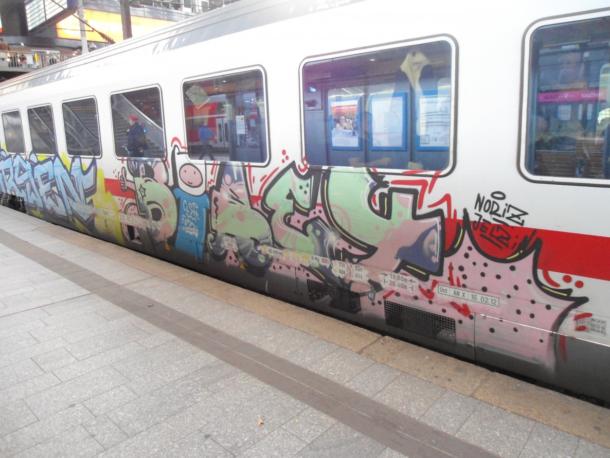 Graffiti Train - Photo by auslaender - baey?, hamburg (2013)