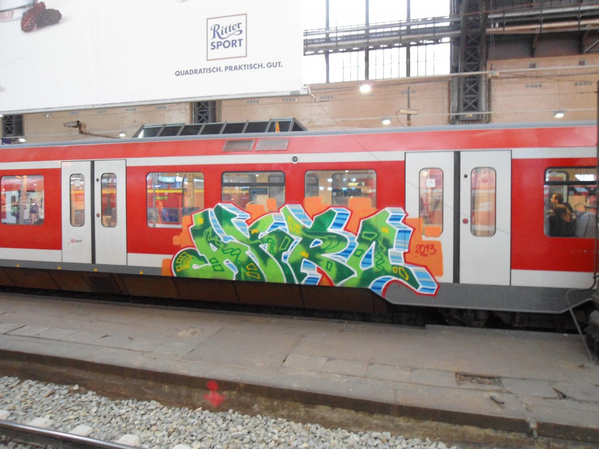 Graffiti Train - Photo by auslaender - akro, hamburg (2013)