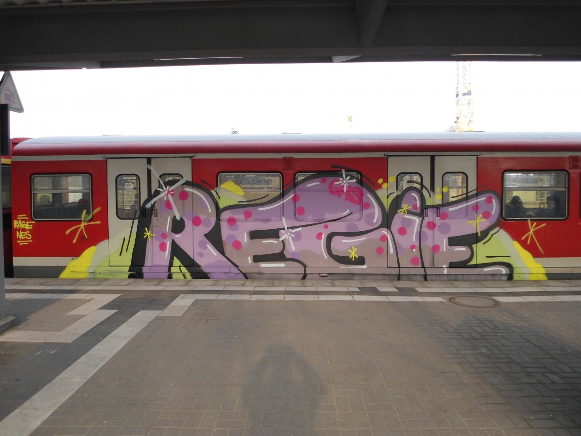 Graffiti Train - Photo by auslaender - regie, hamburg (2014)