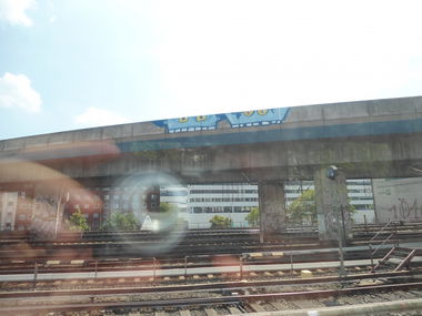 Graffiti Bombing - Photo by auslaender - blue, heads, hamburg