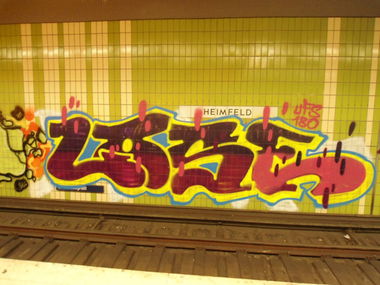Graffiti Bombing - Photo by auslaender - lose, 180, hamburg