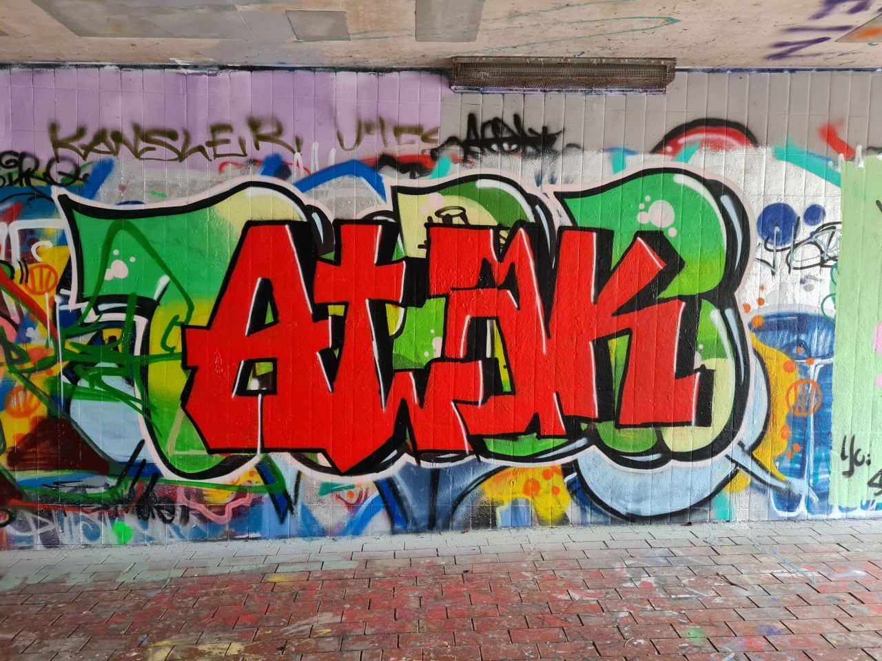 Graffiti Wall - Photo by avalanche - atak