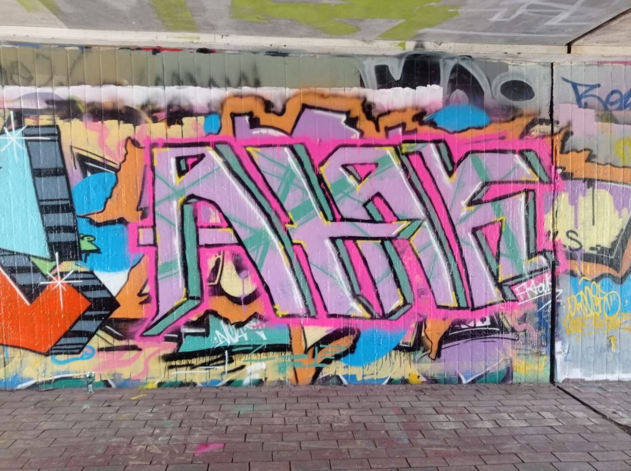 Graffiti Wall - Photo by avalanche - atak