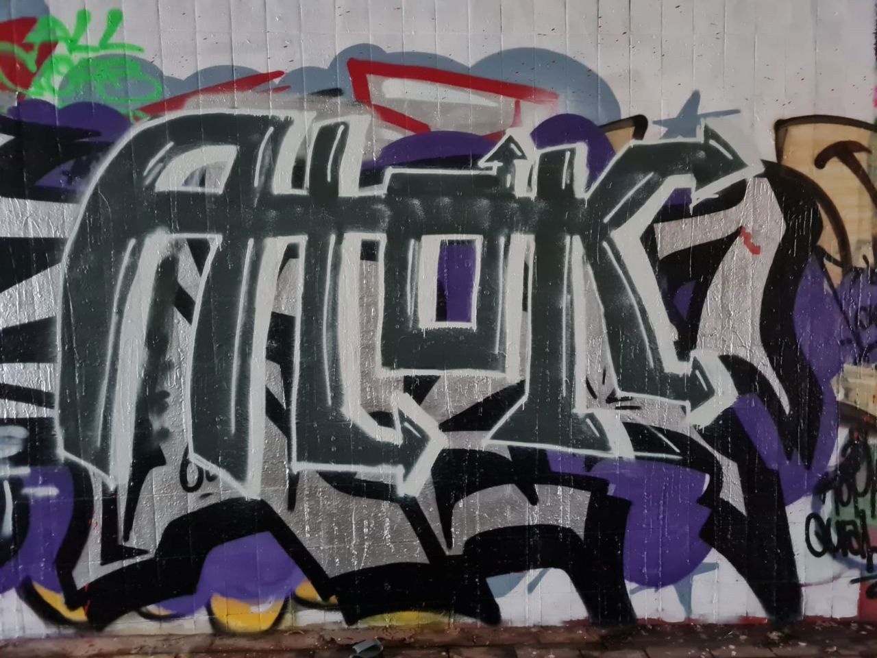 Graffiti Wall - Photo by avalanche - atak