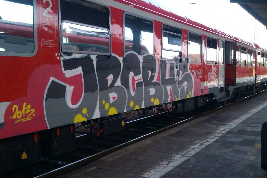 Graffiti Train - Photo by bagel - jbcb