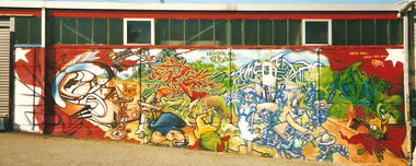 Graffiti Wall - Photo by baker - Hpz-klan (1999)