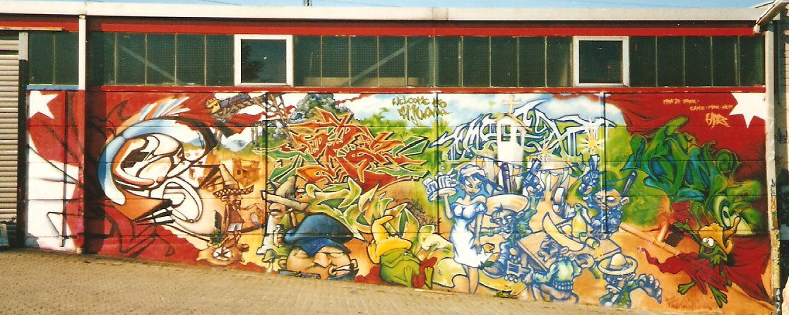 Graffiti Wall - Photo by baker - Hpz-klan (1999)