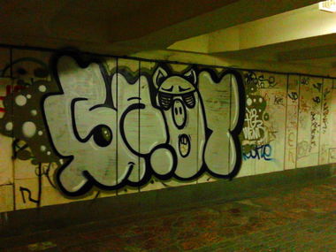 Graffiti Bombing - Photo by baot (2013)