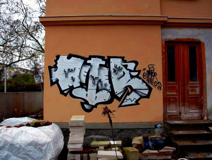 Graffiti Bombing in Leipzig - Photo by barbara - meter