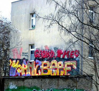 Graffiti Bombing in Mochau - Photo by barbara - kaniz, beef, crokd