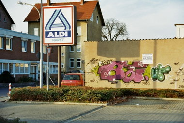 Graffiti Wall in Wietze - Photo by barbara - bof, crew, raser