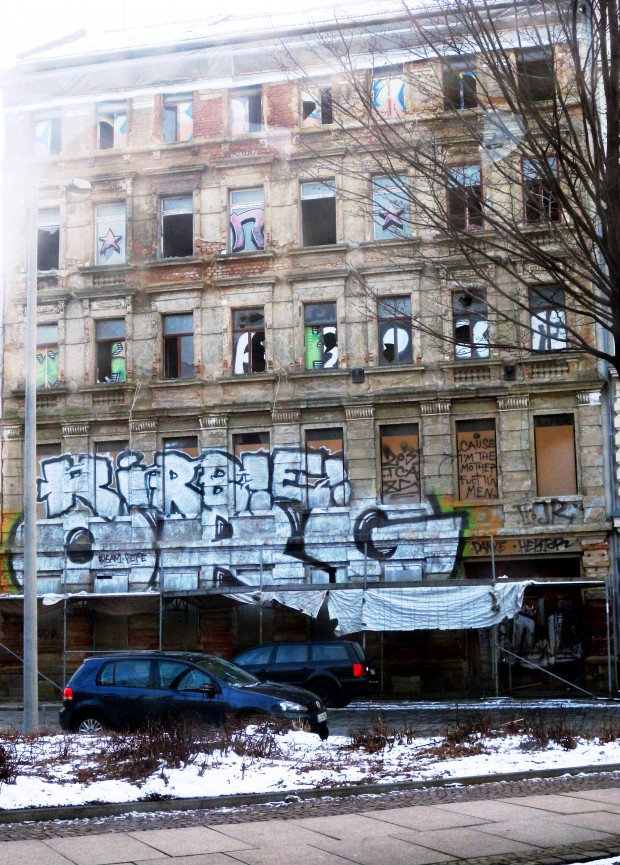 Graffiti Wall - Photo by barbara - kirbie, org