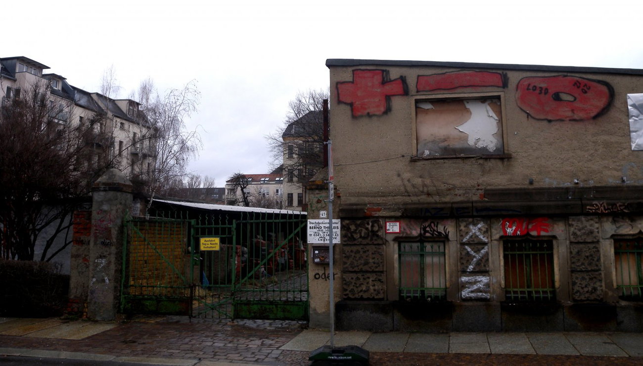 Graffiti Bombing - Photo by barbara - +-0, pmn, lobo