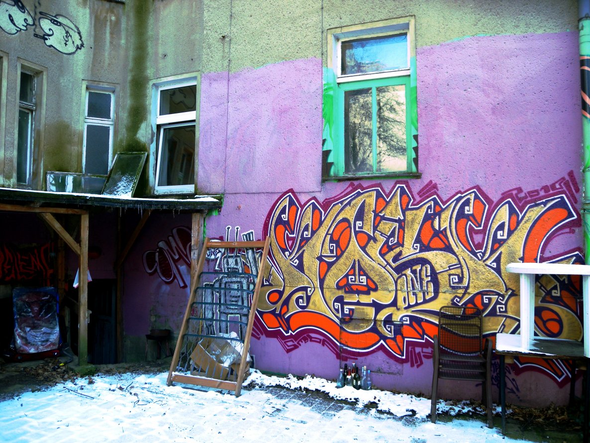 Graffiti Wall - Photo by barbara