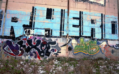Graffiti Wall - Photo by barbara - hero, nexoe, zns