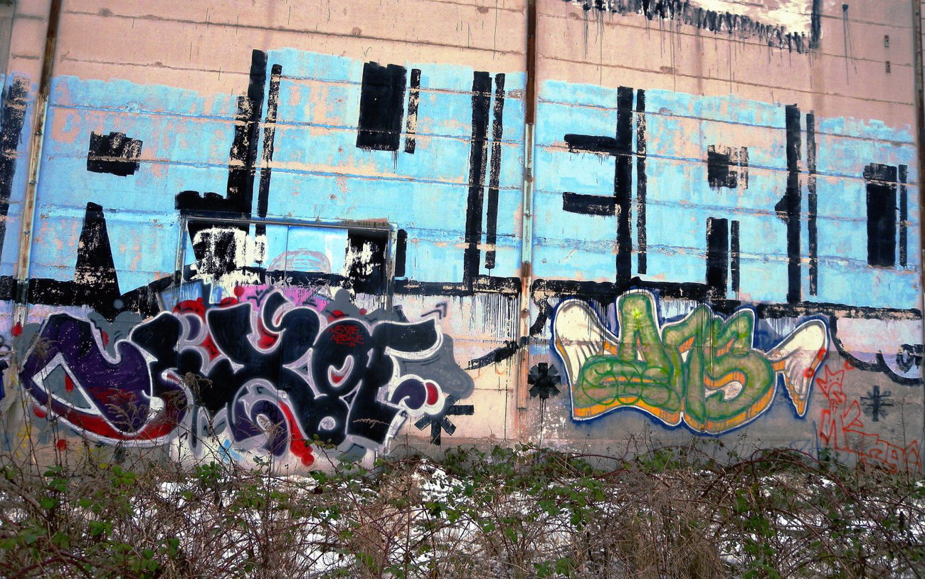Graffiti Wall - Photo by barbara - hero, nexoe, zns