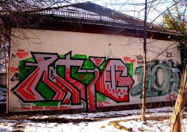 Graffiti Wall - Photo by barbara - ratio, hoa, snow