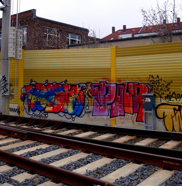 Graffiti Wall - Photo by barbara - dior, pour, traf