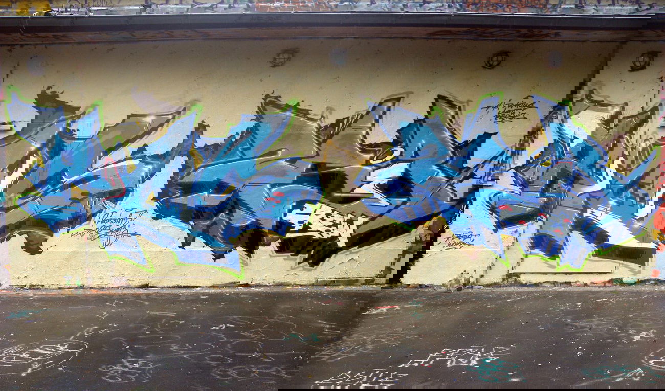 Graffiti Wall in Germany - Photo by barbara - radicals, 25er, crew