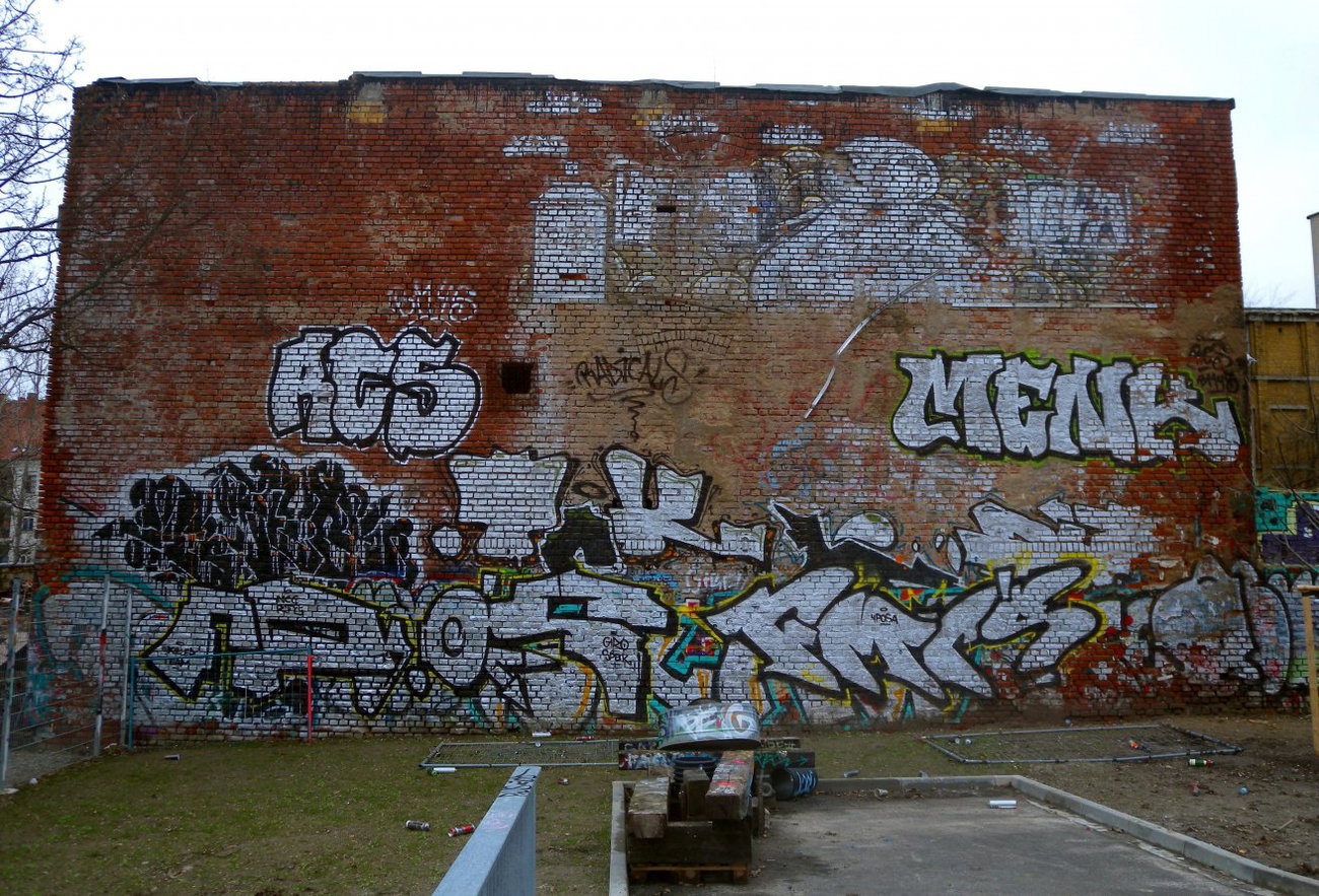 Graffiti Wall - Photo by barbara - rcs, menk, ever