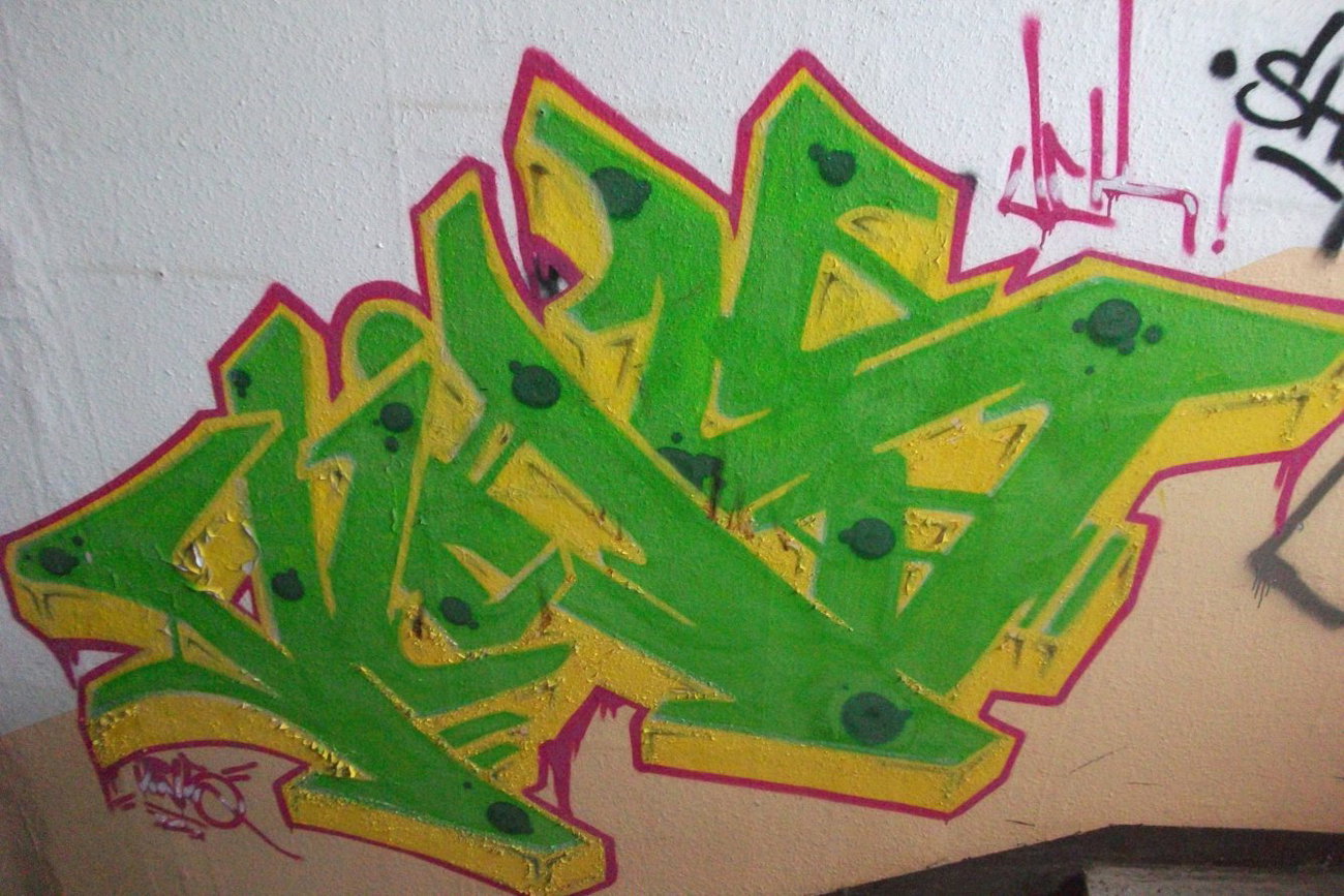 Graffiti Wall - Photo by barbara - vinz, uck