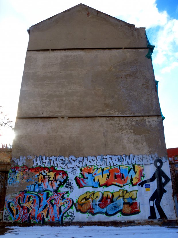 Graffiti Wall - Photo by barbara - watch, for, the