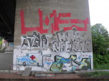 Graffiti Wall - Photo by barbara - uk, crew, kyse